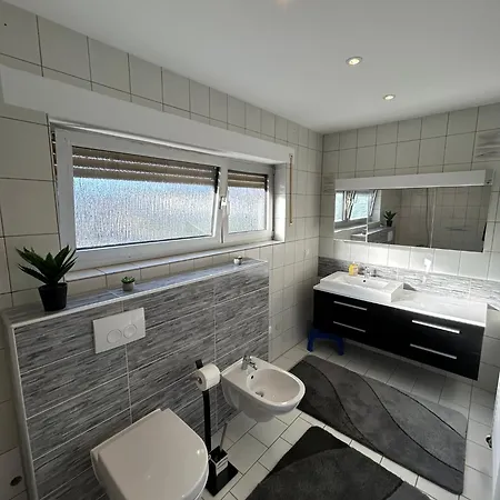 Stielvolle Etagenwohnung In Bester Lage * 布罗登巴赫
