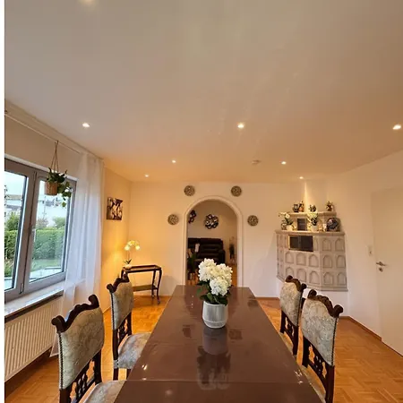 Stielvolle Etagenwohnung In Bester Lage 布罗登巴赫